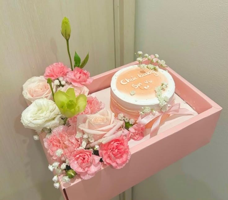 Hampers kue cantik Cake & Dessert Niana, dibuat dari bahan berkualitas dan higienis